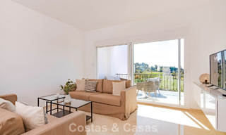 Maison mitoyenne rénovée avec vue panoramique sur le golf en première ligne à vendre à Aloha, Nueva Andalucía, Marbella 803132 