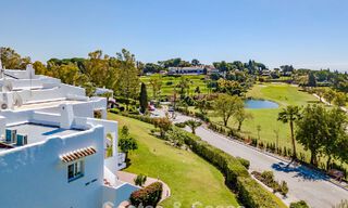 Maison mitoyenne rénovée avec vue panoramique sur le golf en première ligne à vendre à Aloha, Nueva Andalucía, Marbella 803133 