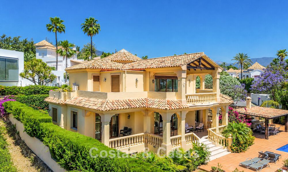 Spacieuse villa avec vue sur la mer et un fantastique potentiel de rénovation à vendre à La Quinta, Marbella - Benahavís 803473