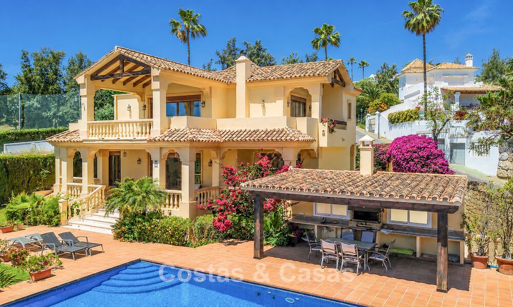 Spacieuse villa avec vue sur la mer et un fantastique potentiel de rénovation à vendre à La Quinta, Marbella - Benahavís 803474