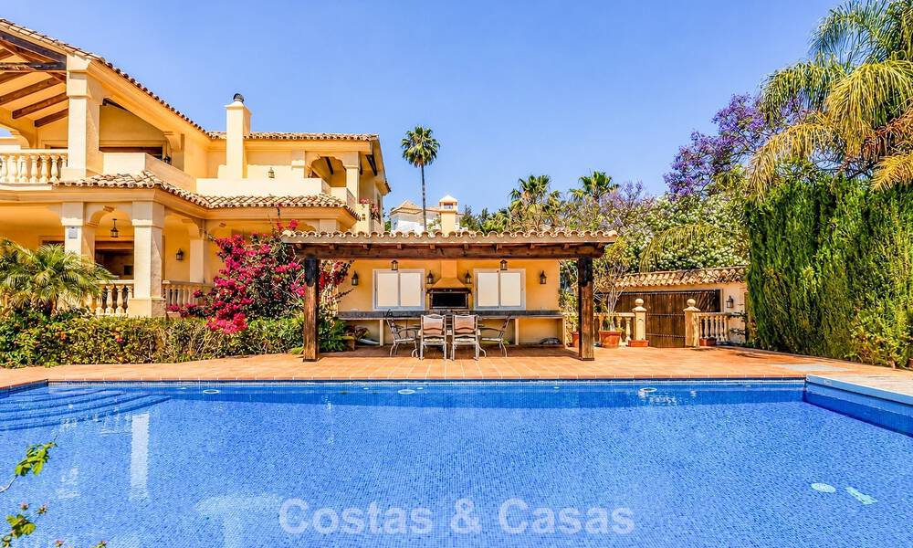 Spacieuse villa avec vue sur la mer et un fantastique potentiel de rénovation à vendre à La Quinta, Marbella - Benahavís 803477
