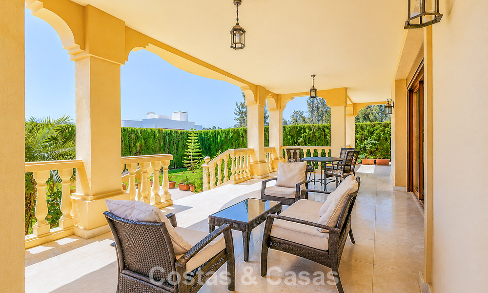 Spacieuse villa avec vue sur la mer et un fantastique potentiel de rénovation à vendre à La Quinta, Marbella - Benahavís 803479