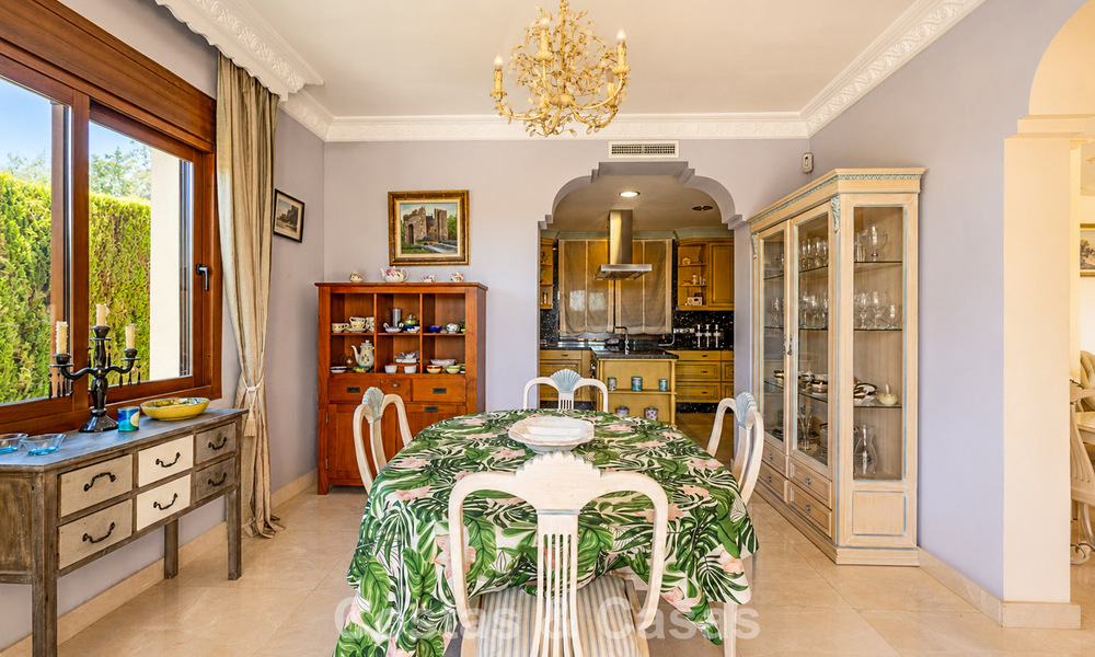 Spacieuse villa avec vue sur la mer et un fantastique potentiel de rénovation à vendre à La Quinta, Marbella - Benahavís 803483