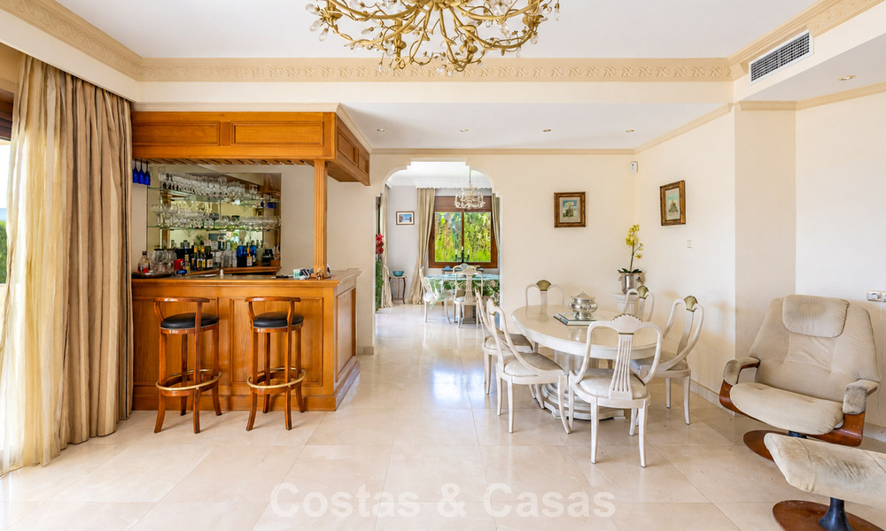 Spacieuse villa avec vue sur la mer et un fantastique potentiel de rénovation à vendre à La Quinta, Marbella - Benahavís 803485