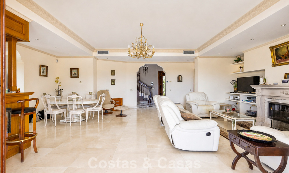 Spacieuse villa avec vue sur la mer et un fantastique potentiel de rénovation à vendre à La Quinta, Marbella - Benahavís 803486