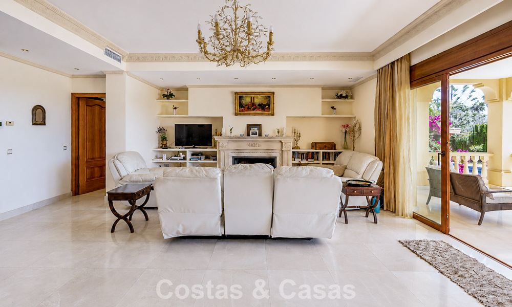 Spacieuse villa avec vue sur la mer et un fantastique potentiel de rénovation à vendre à La Quinta, Marbella - Benahavís 803487