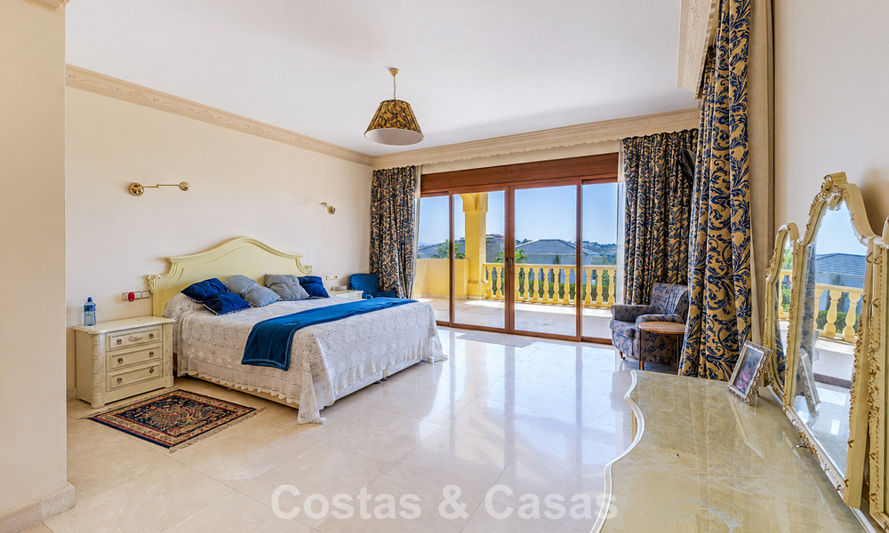 Spacieuse villa avec vue sur la mer et un fantastique potentiel de rénovation à vendre à La Quinta, Marbella - Benahavís 803489