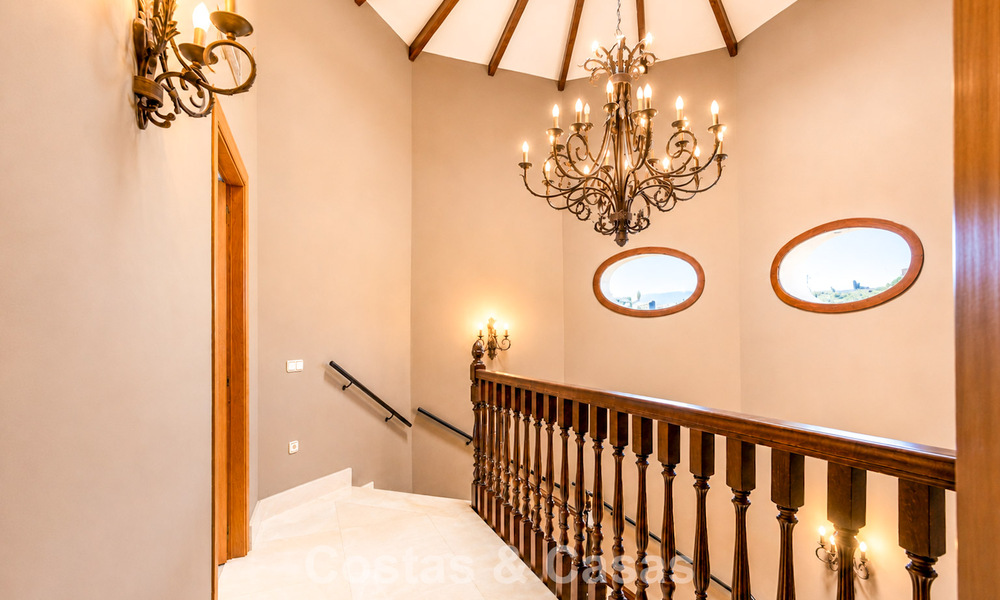 Spacieuse villa avec vue sur la mer et un fantastique potentiel de rénovation à vendre à La Quinta, Marbella - Benahavís 803494