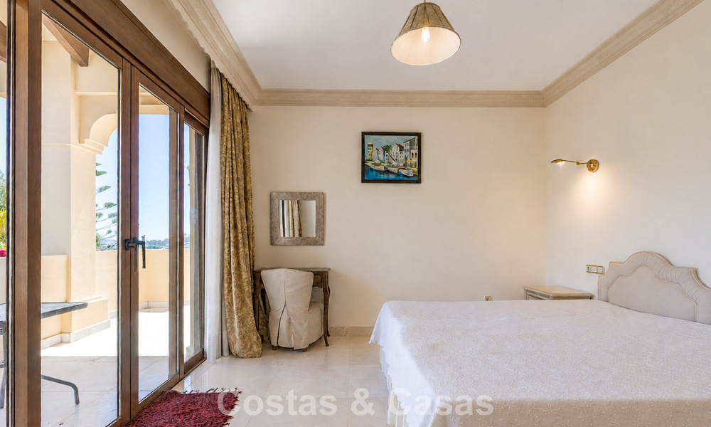 Spacieuse villa avec vue sur la mer et un fantastique potentiel de rénovation à vendre à La Quinta, Marbella - Benahavís 803496
