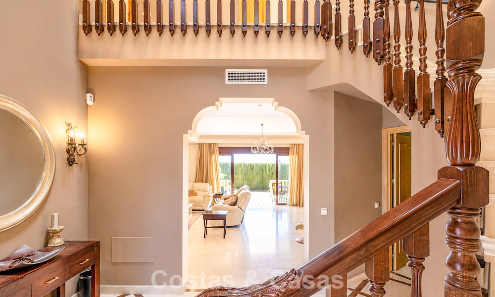 Spacieuse villa avec vue sur la mer et un fantastique potentiel de rénovation à vendre à La Quinta, Marbella - Benahavís 803499