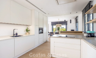 Villa de luxe de plain-pied avec architecture espagnole et accès direct au parcours de golf à vendre à Marbella - Benahavís 803510 