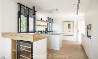 Villa de luxe de plain-pied avec architecture espagnole et accès direct au parcours de golf à vendre à Marbella - Benahavís 803512 
