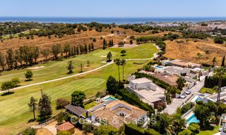 Villa de luxe de plain-pied avec architecture espagnole et accès direct au parcours de golf à vendre à Marbella - Benahavís 803517 