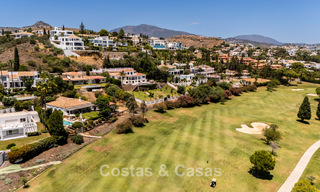Villa de luxe de plain-pied avec architecture espagnole et accès direct au parcours de golf à vendre à Marbella - Benahavís 803518 