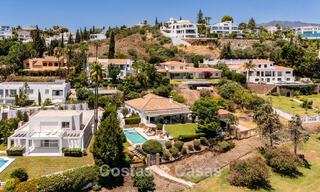 Villa de luxe de plain-pied avec architecture espagnole et accès direct au parcours de golf à vendre à Marbella - Benahavís 803519 