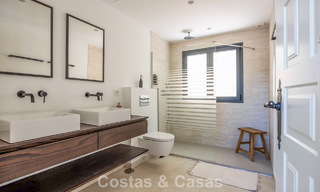 Villa de luxe de plain-pied avec architecture espagnole et accès direct au parcours de golf à vendre à Marbella - Benahavís 803521 