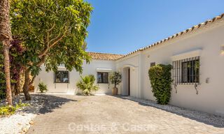 Villa de luxe de plain-pied avec architecture espagnole et accès direct au parcours de golf à vendre à Marbella - Benahavís 803523 