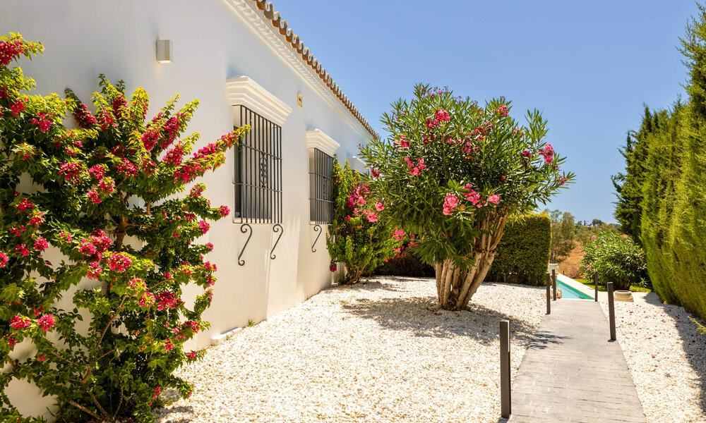 Villa de luxe de plain-pied avec architecture espagnole et accès direct au parcours de golf à vendre à Marbella - Benahavís 803524