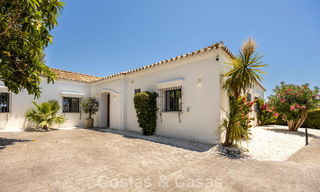 Villa de luxe de plain-pied avec architecture espagnole et accès direct au parcours de golf à vendre à Marbella - Benahavís 803525 