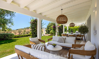 Villa de luxe de plain-pied avec architecture espagnole et accès direct au parcours de golf à vendre à Marbella - Benahavís 803527 