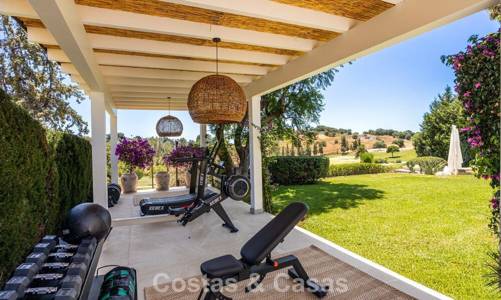 Villa de luxe de plain-pied avec architecture espagnole et accès direct au parcours de golf à vendre à Marbella - Benahavís 803529