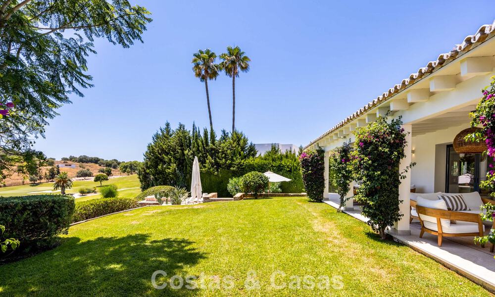 Villa de luxe de plain-pied avec architecture espagnole et accès direct au parcours de golf à vendre à Marbella - Benahavís 803530