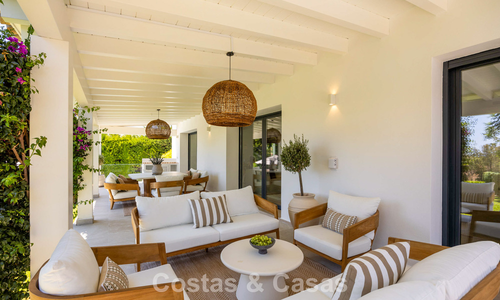 Villa de luxe de plain-pied avec architecture espagnole et accès direct au parcours de golf à vendre à Marbella - Benahavís 803531