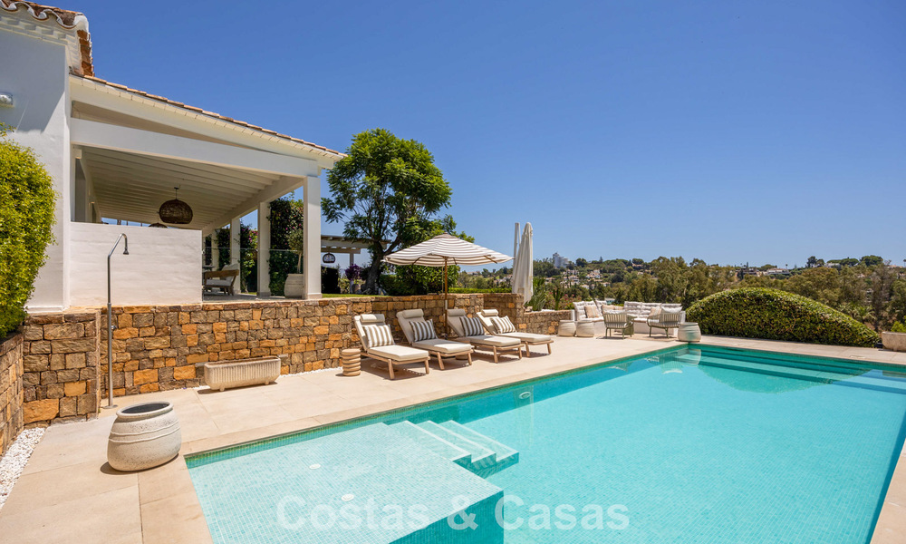 Villa de luxe de plain-pied avec architecture espagnole et accès direct au parcours de golf à vendre à Marbella - Benahavís 803533