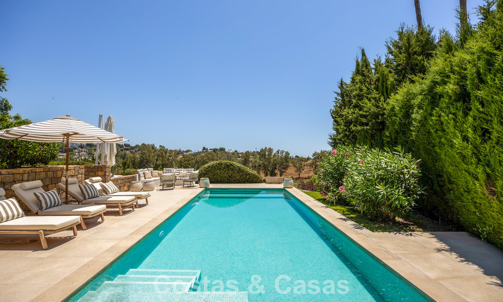 Villa de luxe de plain-pied avec architecture espagnole et accès direct au parcours de golf à vendre à Marbella - Benahavís 803534
