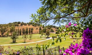 Villa de luxe de plain-pied avec architecture espagnole et accès direct au parcours de golf à vendre à Marbella - Benahavís 803535 