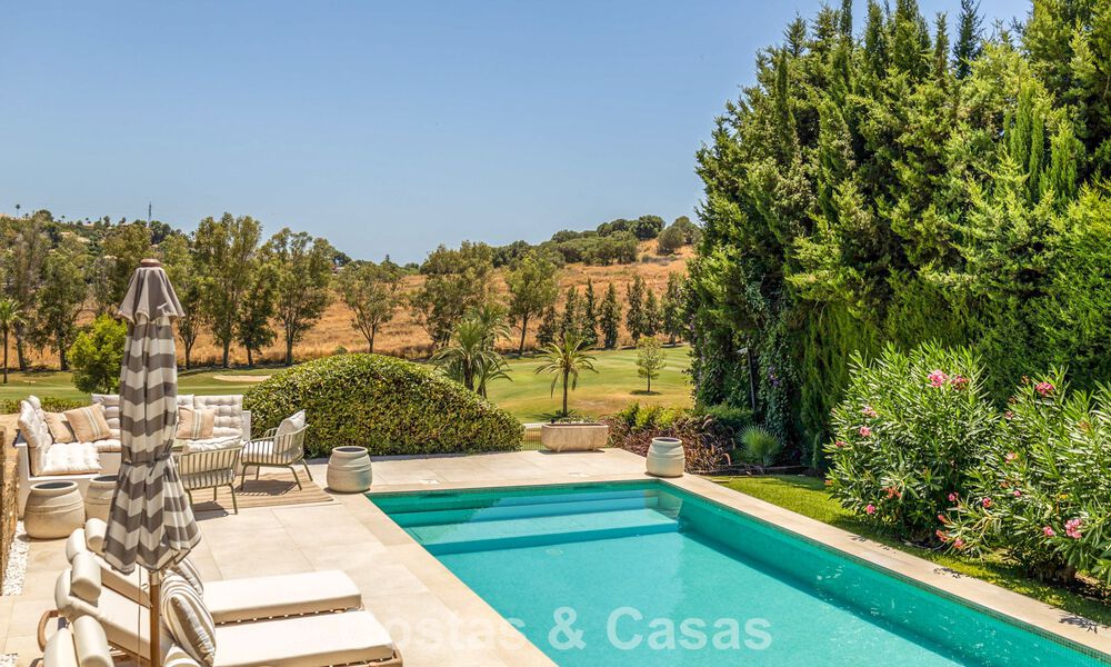 Villa de luxe de plain-pied avec architecture espagnole et accès direct au parcours de golf à vendre à Marbella - Benahavís 803536