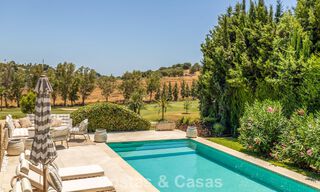 Villa de luxe de plain-pied avec architecture espagnole et accès direct au parcours de golf à vendre à Marbella - Benahavís 803536 