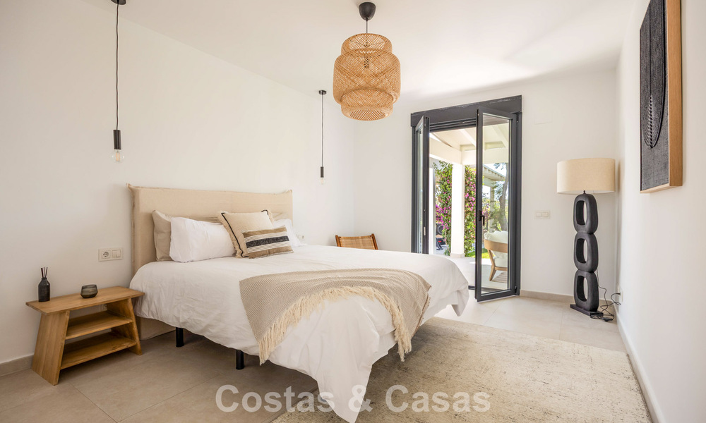 Villa de luxe de plain-pied avec architecture espagnole et accès direct au parcours de golf à vendre à Marbella - Benahavís 803538