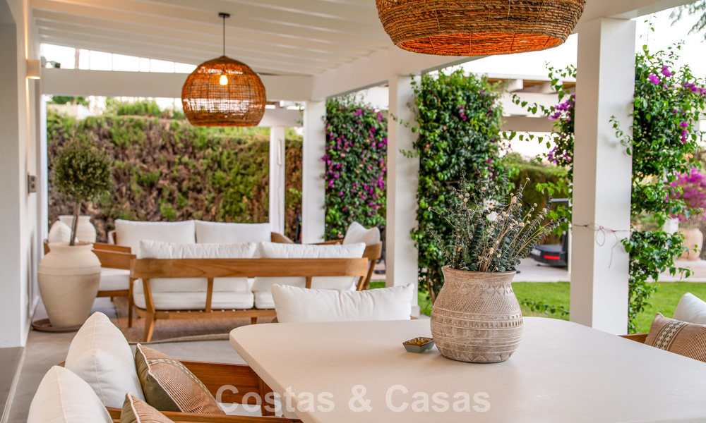 Villa de luxe de plain-pied avec architecture espagnole et accès direct au parcours de golf à vendre à Marbella - Benahavís 803542