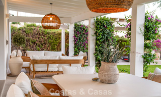 Villa de luxe de plain-pied avec architecture espagnole et accès direct au parcours de golf à vendre à Marbella - Benahavís 803542 