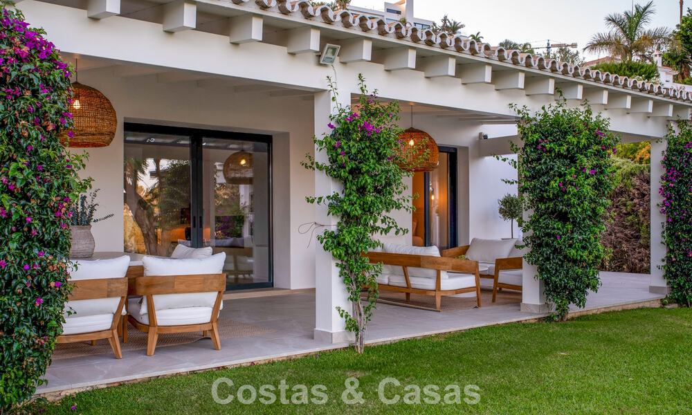 Villa de luxe de plain-pied avec architecture espagnole et accès direct au parcours de golf à vendre à Marbella - Benahavís 803543
