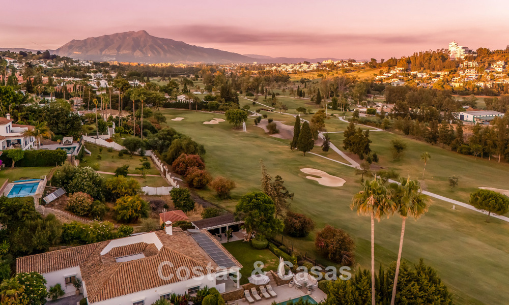 Villa de luxe de plain-pied avec architecture espagnole et accès direct au parcours de golf à vendre à Marbella - Benahavís 803546