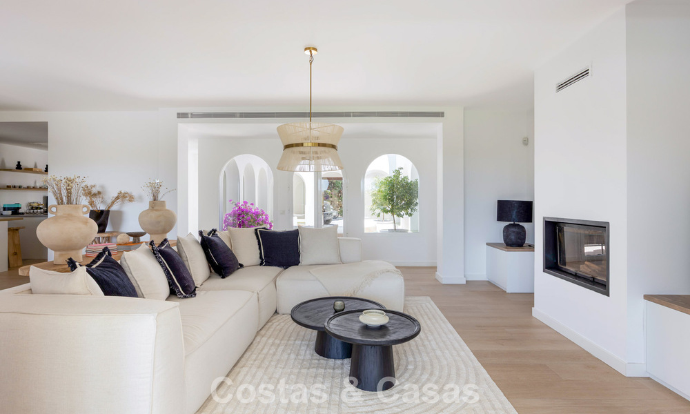 Villa de luxe de plain-pied avec architecture espagnole et accès direct au parcours de golf à vendre à Marbella - Benahavís 803550