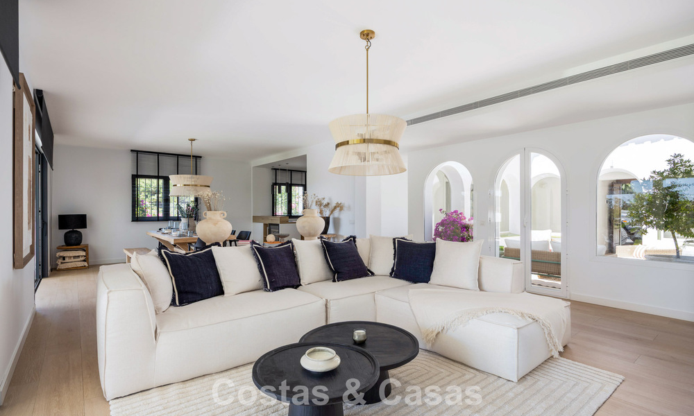 Villa de luxe de plain-pied avec architecture espagnole et accès direct au parcours de golf à vendre à Marbella - Benahavís 803551