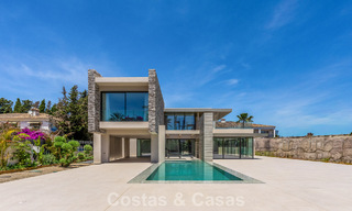 Nouvelle villa moderne exclusive prête à emménager à vendre dans un quartier résidentiel en bord de mer près de San Pedro, Marbella 803565 
