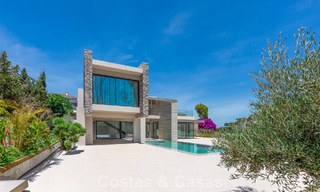 Nouvelle villa moderne exclusive prête à emménager à vendre dans un quartier résidentiel en bord de mer près de San Pedro, Marbella 803566 