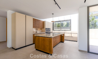 Nouvelle villa moderne exclusive prête à emménager à vendre dans un quartier résidentiel en bord de mer près de San Pedro, Marbella 803570 