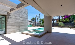 Nouvelle villa moderne exclusive prête à emménager à vendre dans un quartier résidentiel en bord de mer près de San Pedro, Marbella 803575 
