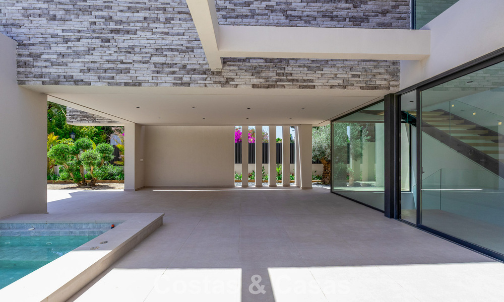 Nouvelle villa moderne exclusive prête à emménager à vendre dans un quartier résidentiel en bord de mer près de San Pedro, Marbella 803580
