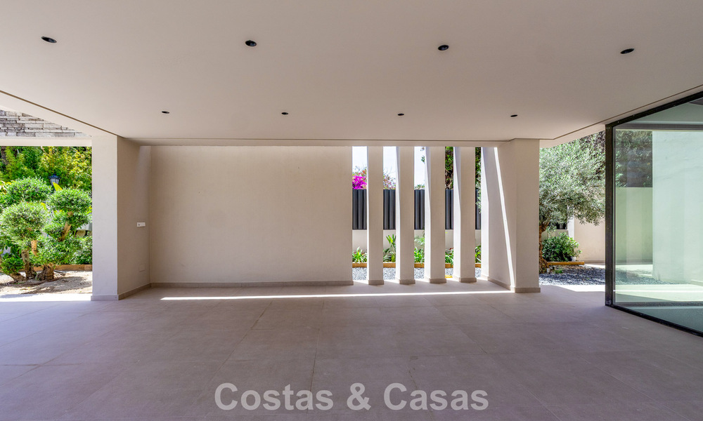 Nouvelle villa moderne exclusive prête à emménager à vendre dans un quartier résidentiel en bord de mer près de San Pedro, Marbella 803581