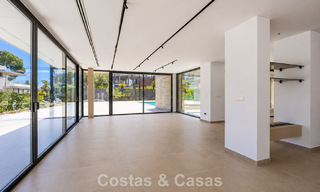 Nouvelle villa moderne exclusive prête à emménager à vendre dans un quartier résidentiel en bord de mer près de San Pedro, Marbella 803595 