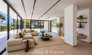 Nouvelle villa moderne exclusive prête à emménager à vendre dans un quartier résidentiel en bord de mer près de San Pedro, Marbella 803596 