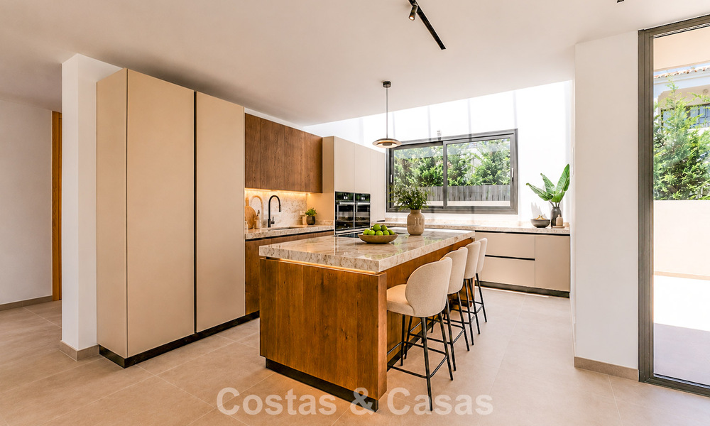 Nouvelle villa moderne exclusive prête à emménager à vendre dans un quartier résidentiel en bord de mer près de San Pedro, Marbella 803598