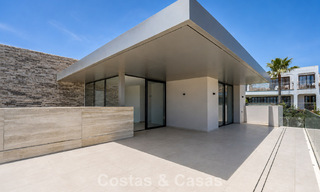 Nouvelle villa moderne exclusive prête à emménager à vendre dans un quartier résidentiel en bord de mer près de San Pedro, Marbella 803599 