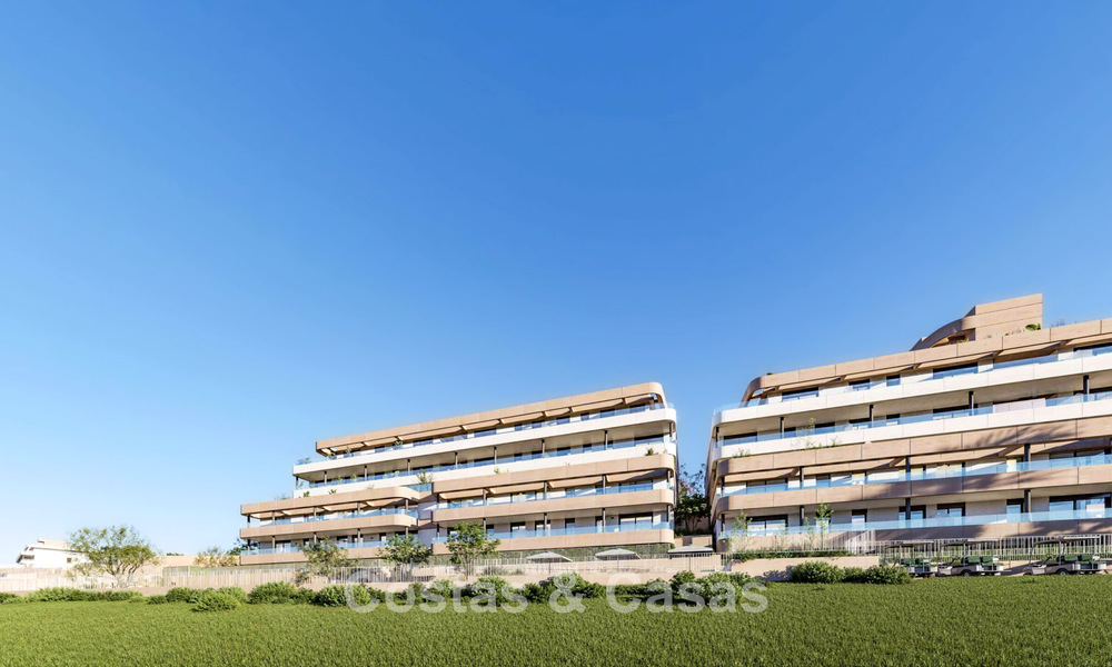 Appartements contemporains de luxe neufs à vendre en bordure du golf à Estepona 803602